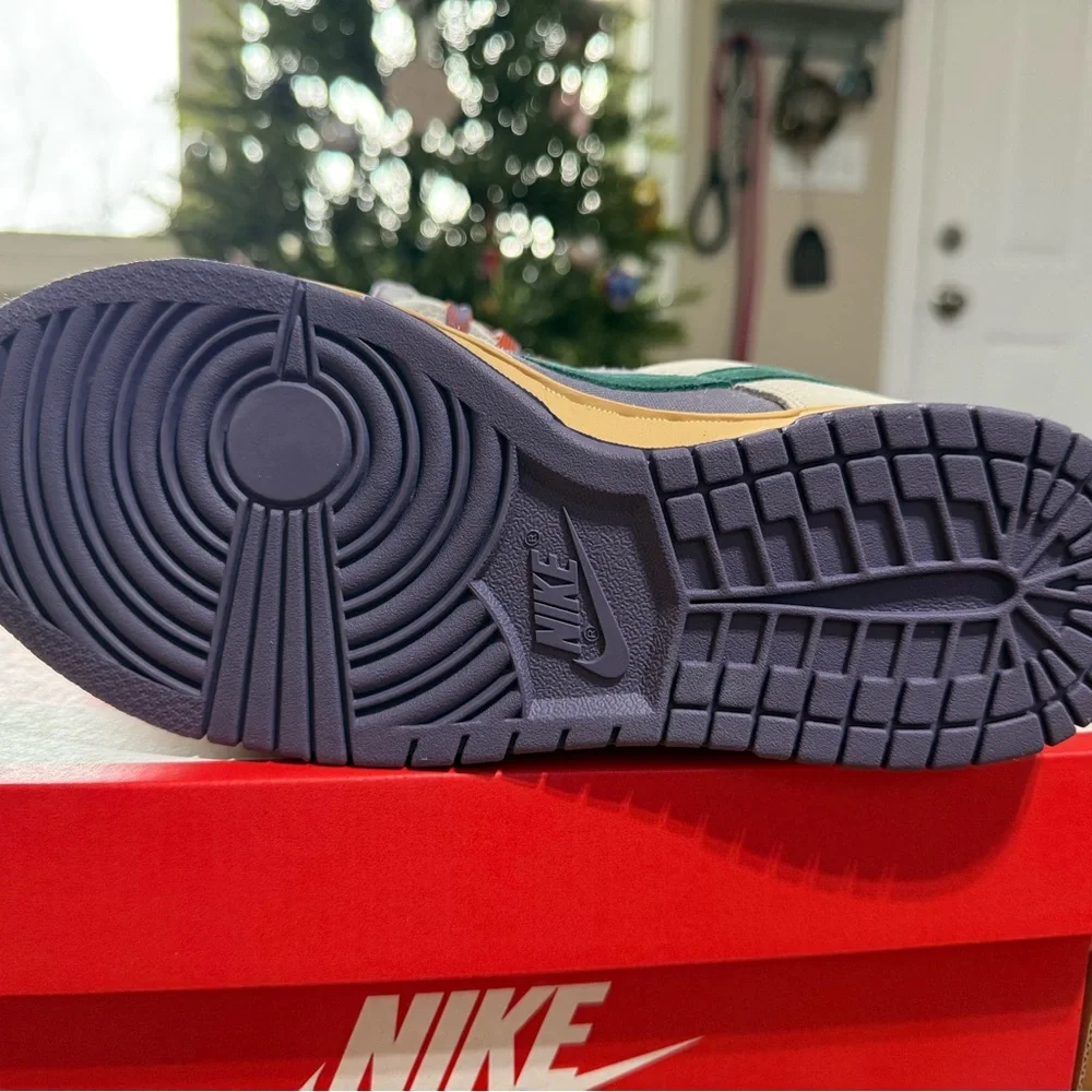 Nike Beige and Green Sneakers - Picture 6 of 12